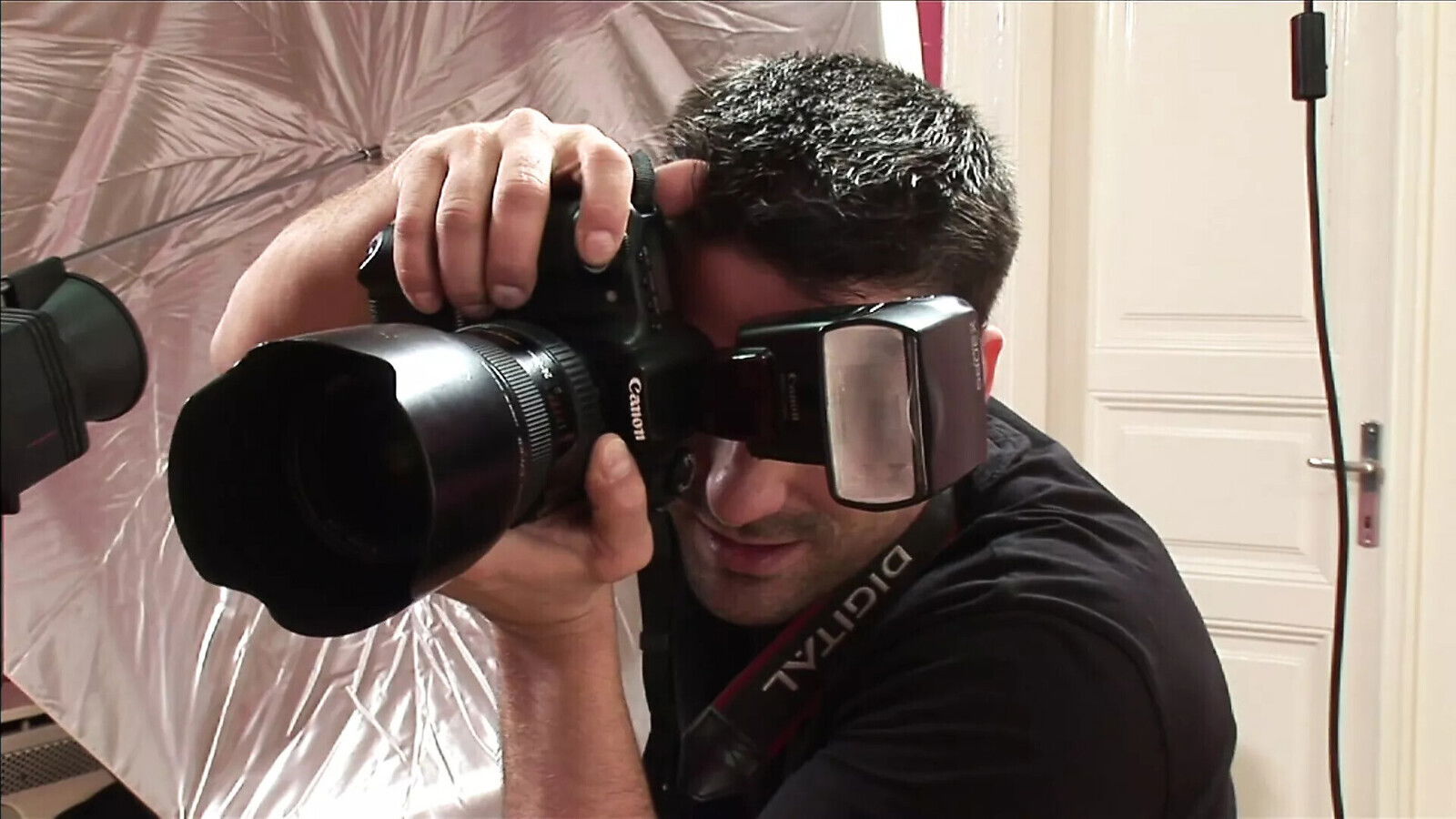 Sexy Blas Milf besorgt direkt zwei