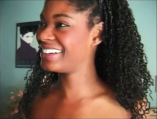 Horny lesbian moans pussy gets licked vigorously