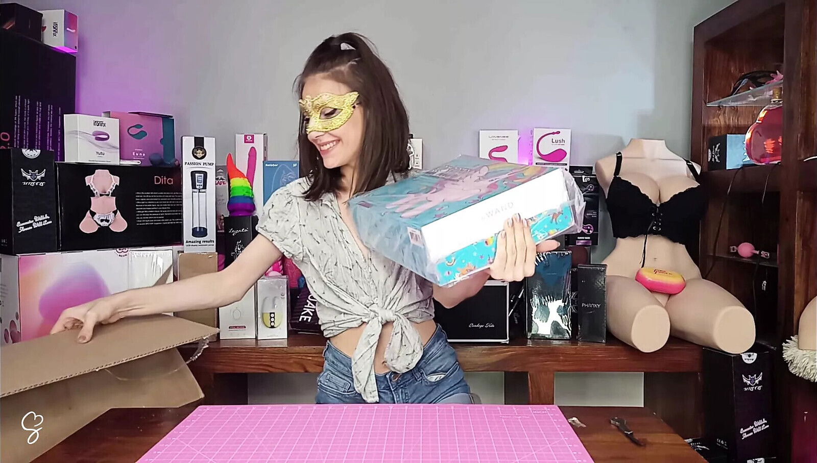 Sarah Unboxing Biggest Toys
