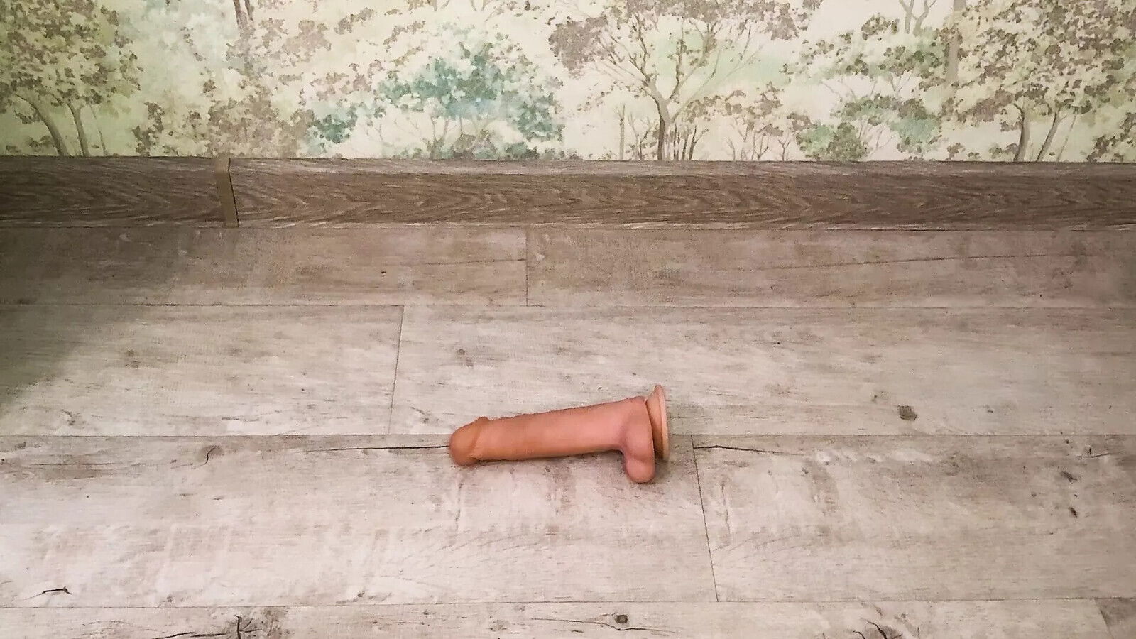 Julia crushes your with heels