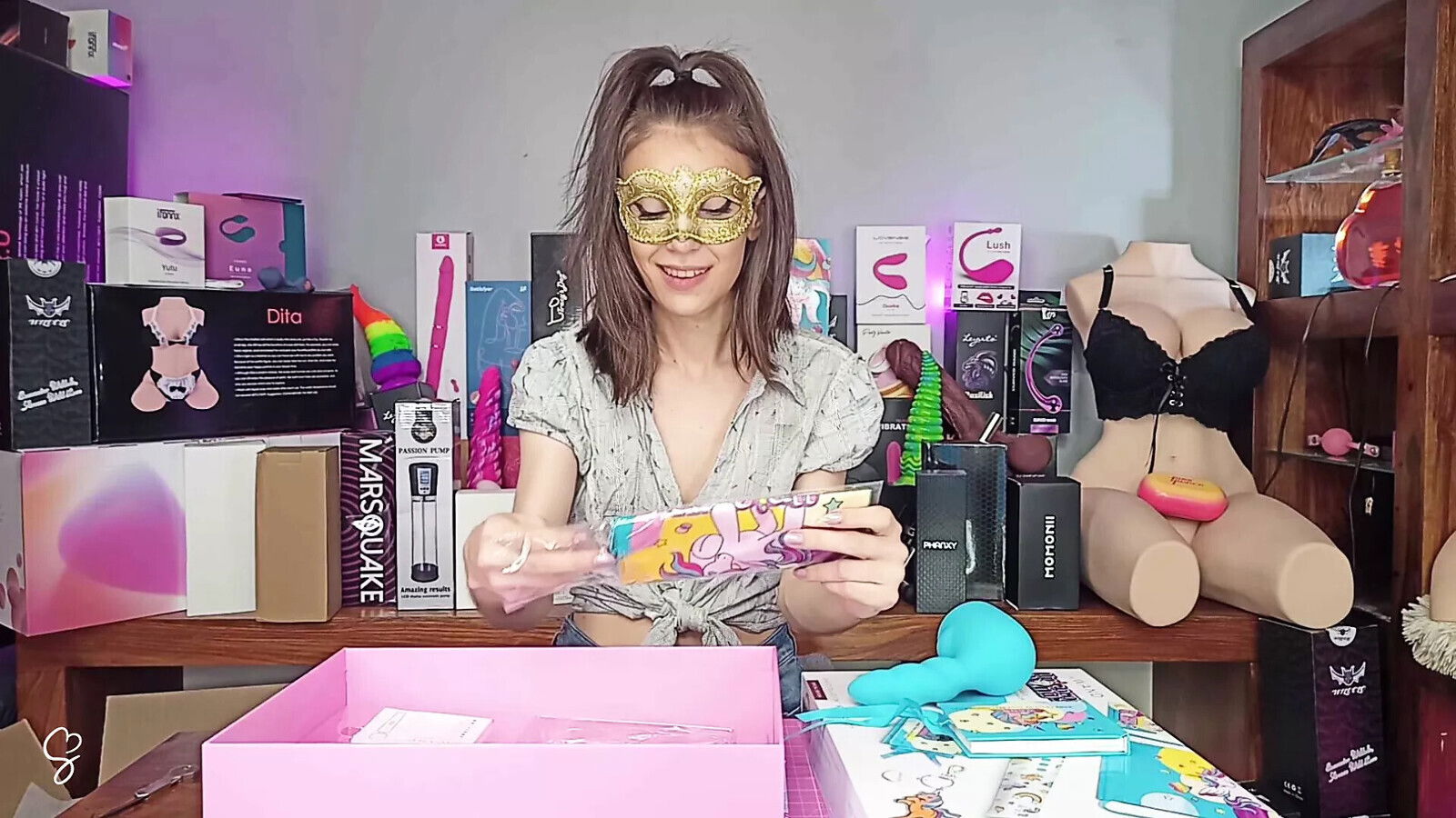 Unboxing Unicorn Wand Limited Edition from WAND
