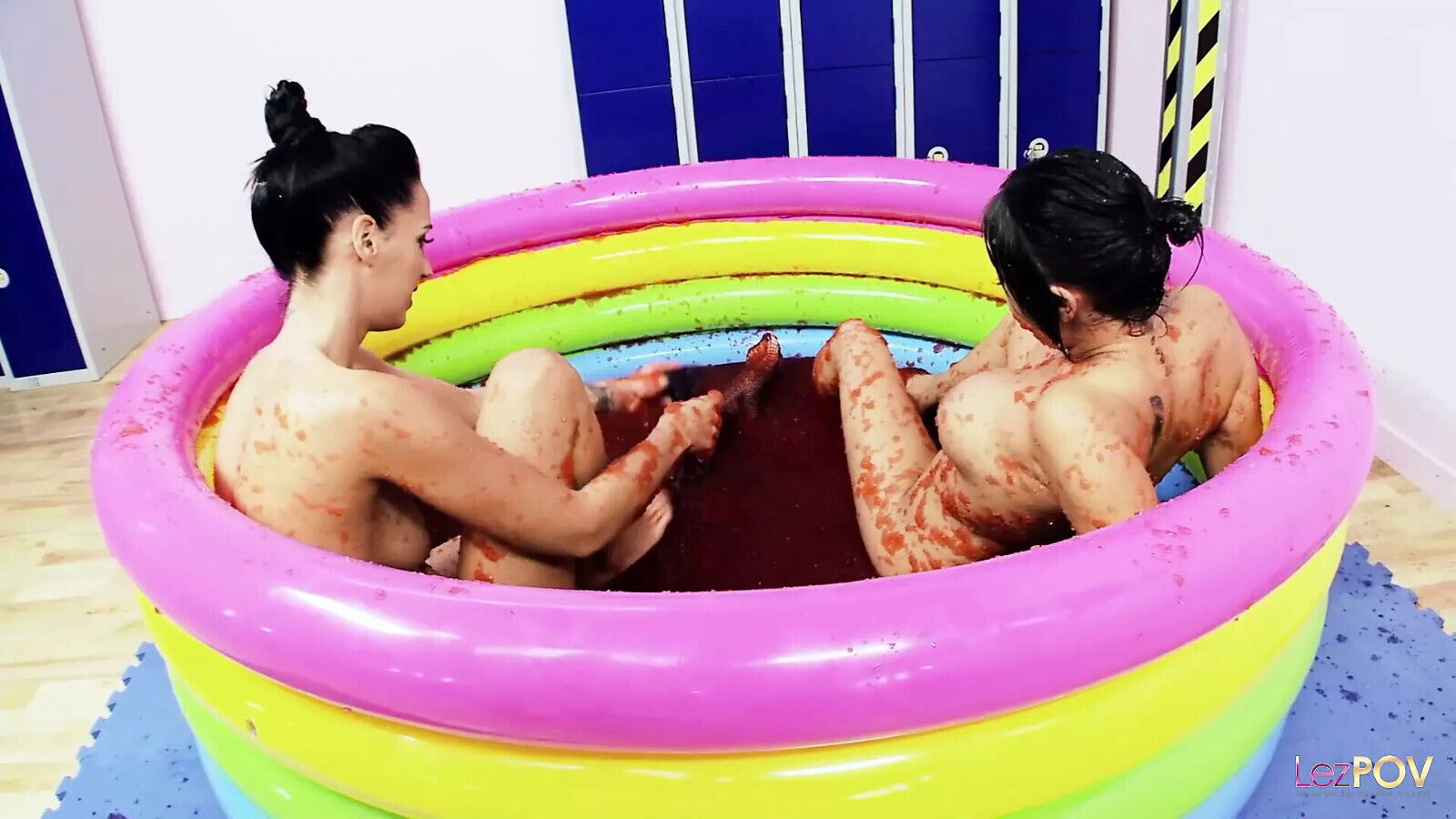 pool jello makes British lesbians with boobs want wrestle