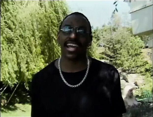 Horny sucks white girl's steamy pussy