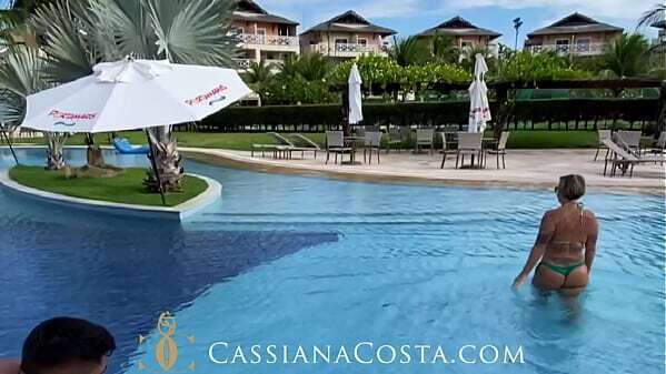 Duas picas comendo, incluindo novinho instagram www.cassianacosta.com