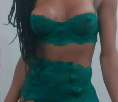 Daniela Santos fazendo c&acirc_mera apartamento