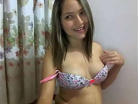 Colombiana ense&ntilde_ando bellos pezones