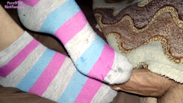 The sexiest legs in PornHUB. Sockjob