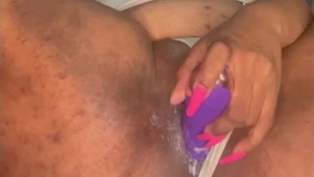 Pretty pink pussy Ebony using vibrator
