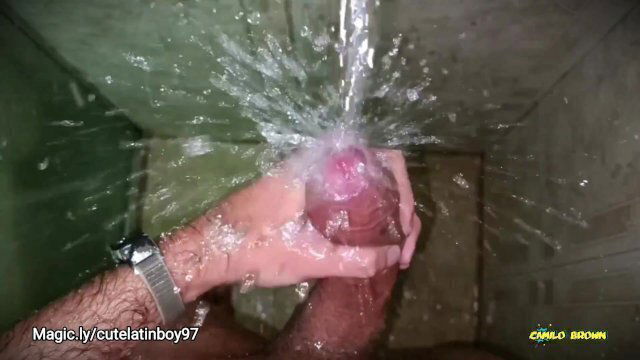 hands water masturbation. Letting stream water fall uncut until