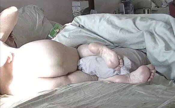 Granny Let's Play with Pussy Shows Soles Feet