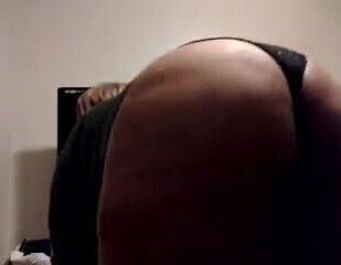 Sexy Mz.Juiccy wobbles dat junkyard booty