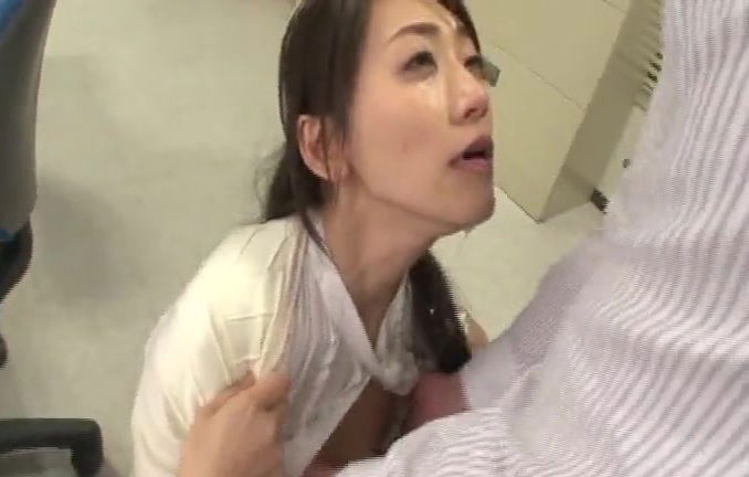 Saki Kouzai goes down lover suck naughtily