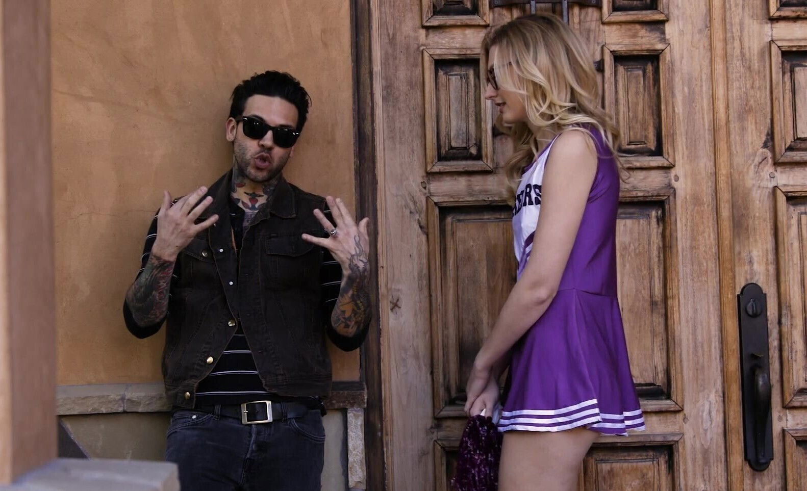 Marvelous blonde cheerleader gets hands dick