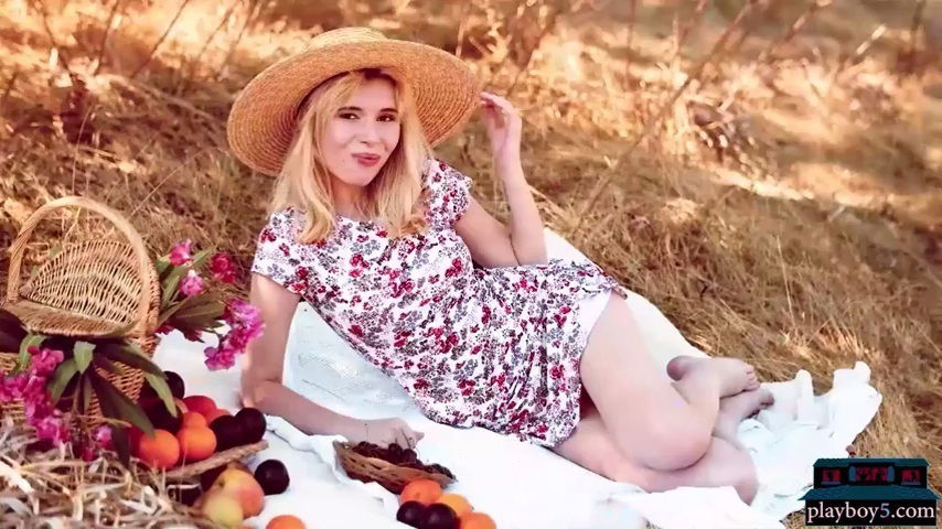 Petite Ukrainian Teen Angel Sway