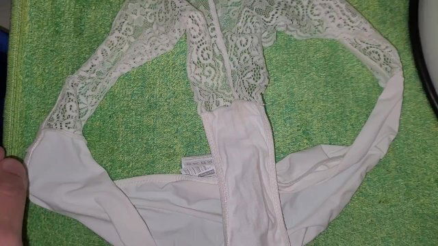 schmutzige Höschen Frau wird angezeigt