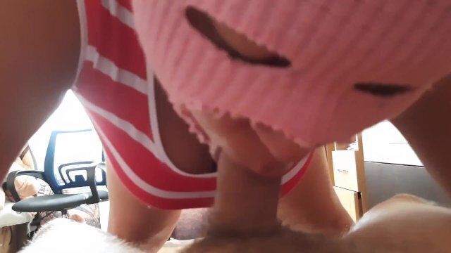 Секс девушкой друга. знает сосать