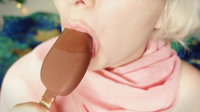 BRACES fetish: close eating MUKBANG video ASMR with great sounds