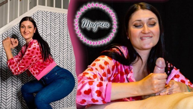 Jennifer's Booty Loves Doing Squats and Stroking Cock