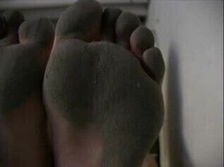 Lavati 'sti piedi zoccoletta!