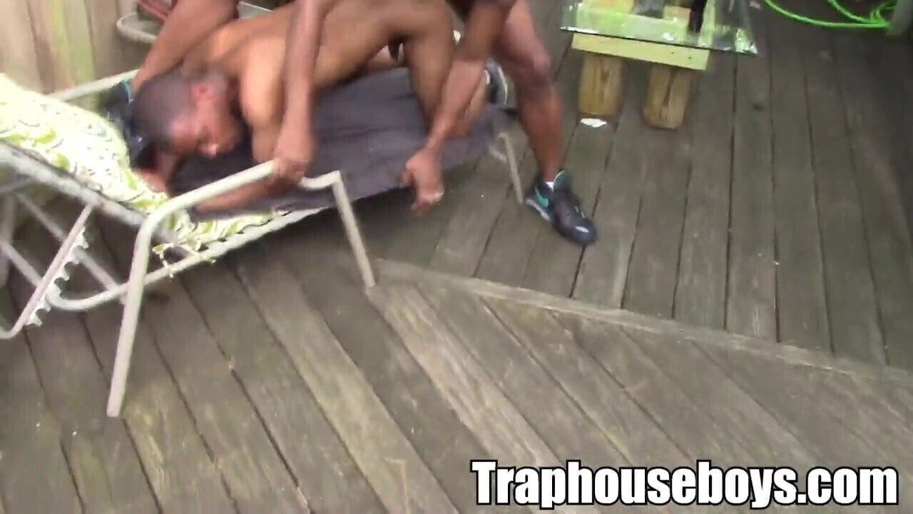 Thug bareback in the backyard