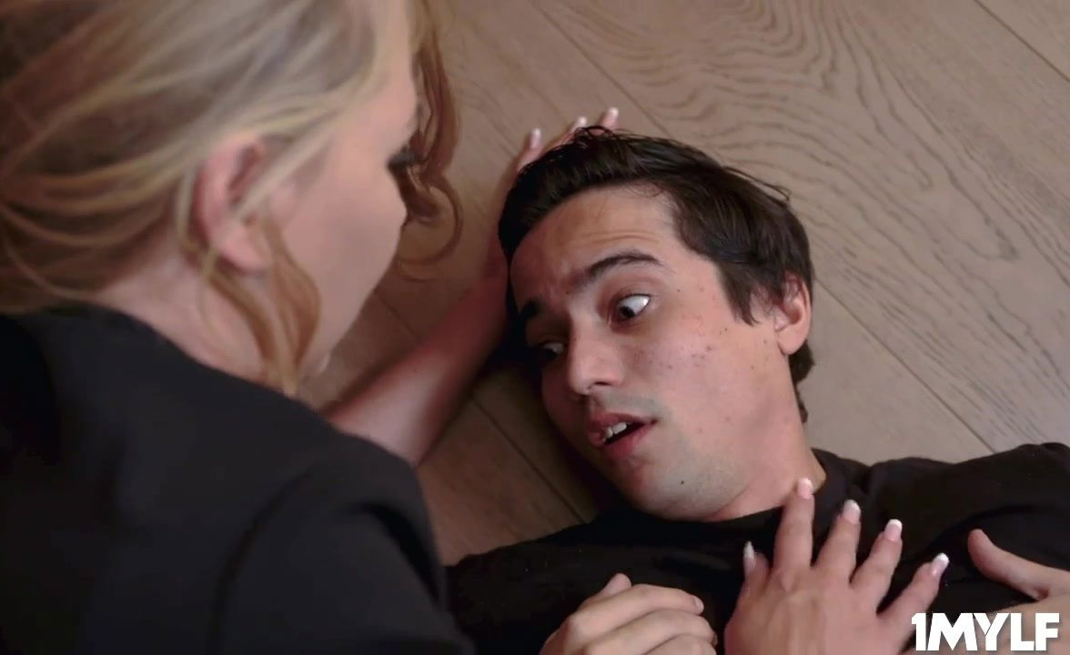 Young milf screams gets eaten Jeanie marie sullivan