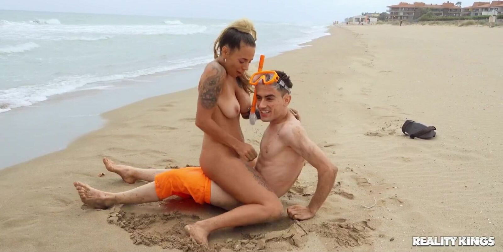 Inked hussy Lola Emme fucks horny dude on the beach