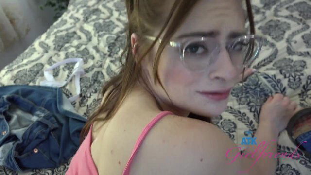 Sweet nerdy amateur sucks gets pounded (Reese Robbins)