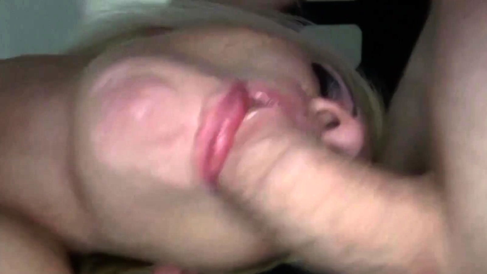 Sperma-Studio Sunny Blond Willing