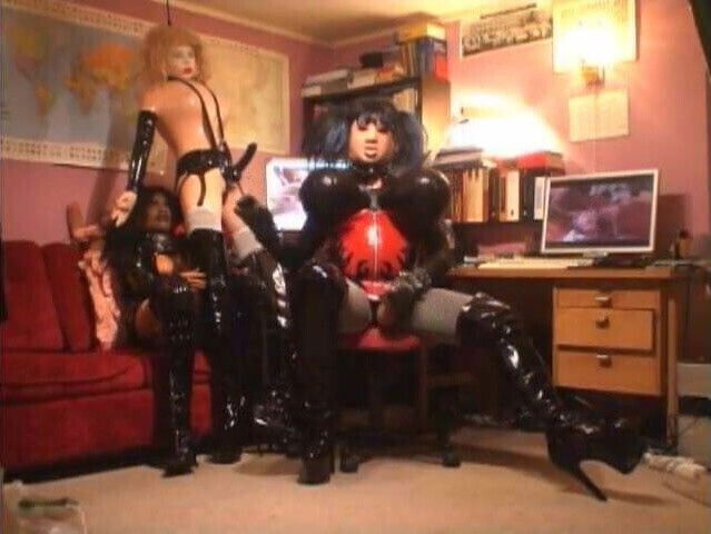 Roxina Gurl Boot Sucking X