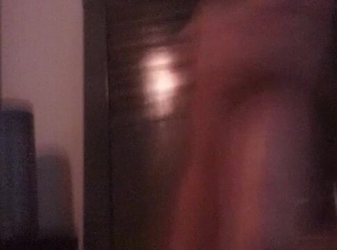 你爱上了我的白色大鸡巴，而我的白色大鸡巴也爱你