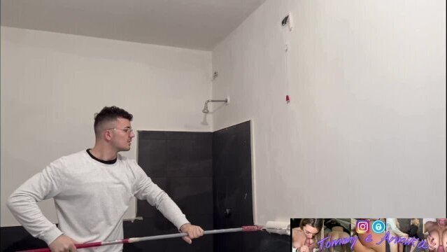 Ragazza Italiana scopa l'imbianchino dopo avergli pitturato casa. Dirty Talk. Dialoghi