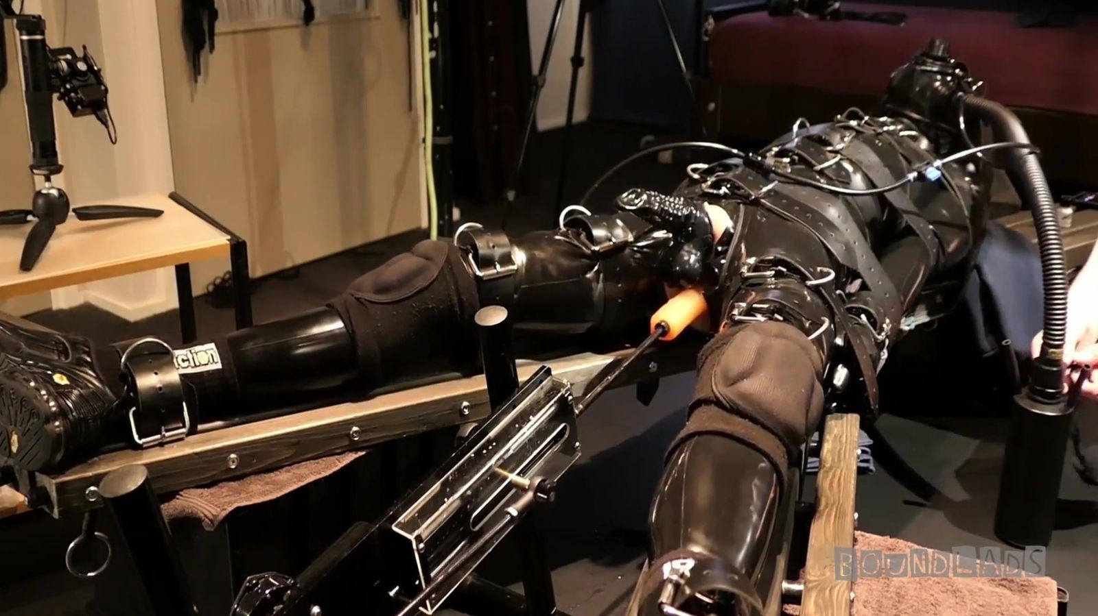 Boundlads Gimp Cross Part-1