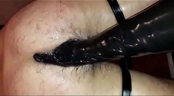 Фистинг латексе