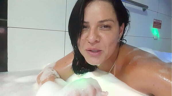 Matando curiosidade sobre tamanho cl&iacute_toris Thiara