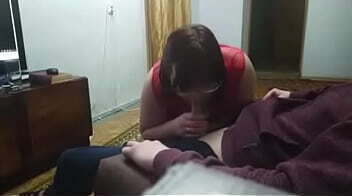 Замужнея соседке делает минет и ебётся в киску до финала