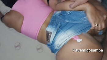 Rabuda bermuda jeans aquela rebolada meti fundo cuzinho boca safada