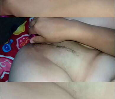 College masturba tiene multiples orgasmos chorro