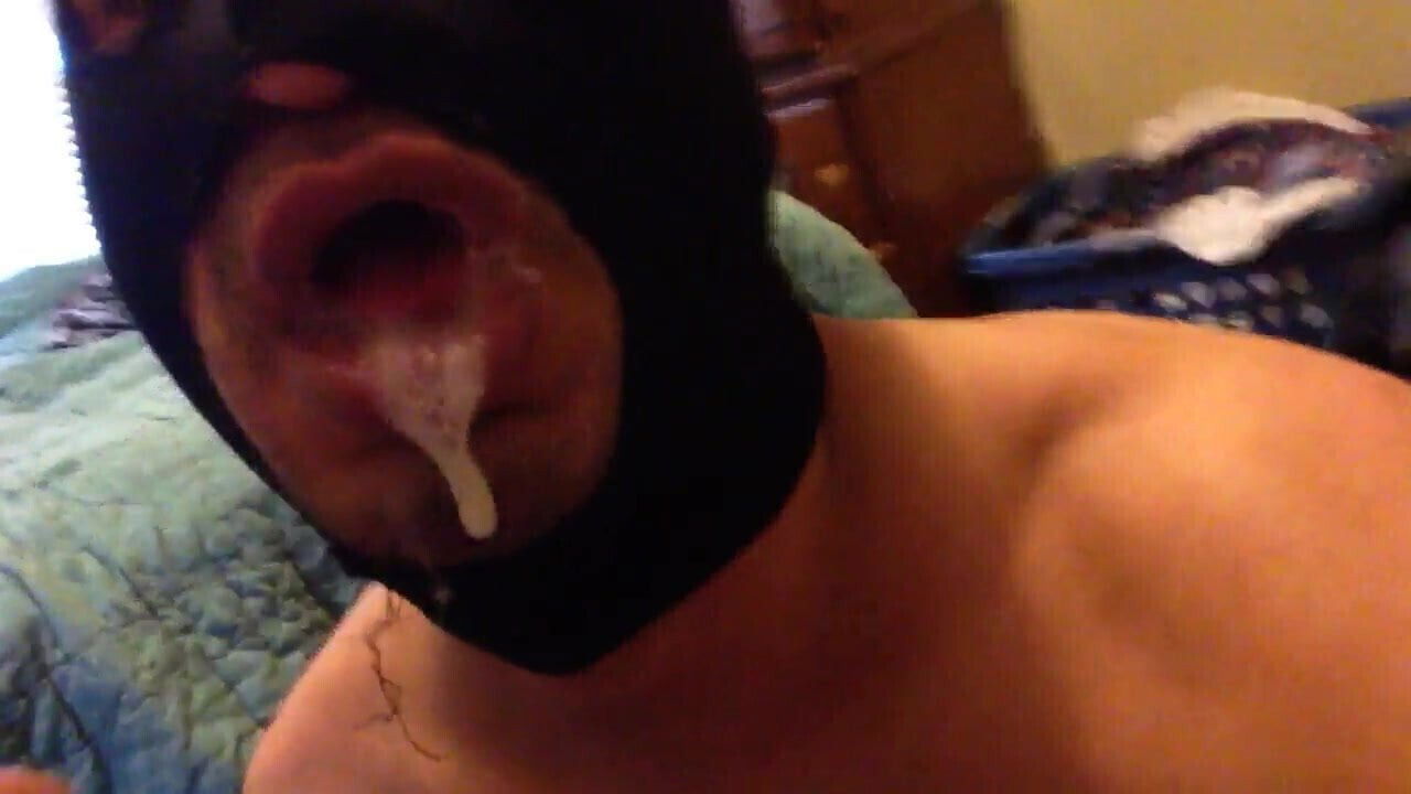 I eat ass,suck cock and swallow cum 