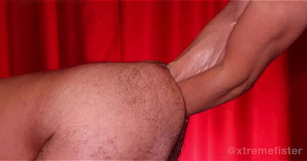 Deep fisting double fisting hole Romanian