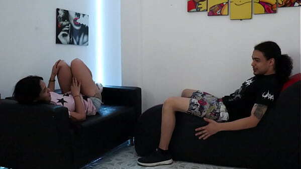 USANDO NUEVO MUEBLE TRAJIERON PARA COGER