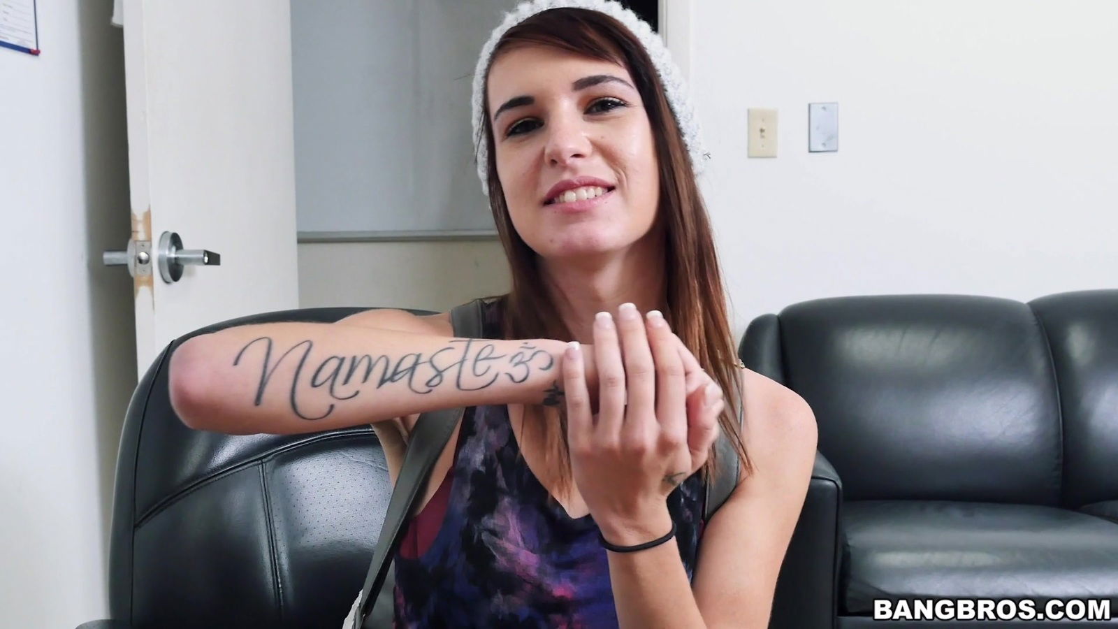 Fucking during casting with cute tattooed amateur Alice Andrea