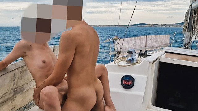 Française baise bateau pendant capitaine filme Couple amateur
