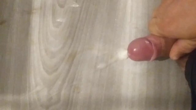 bonne branlette avec éjaculation pensant plan