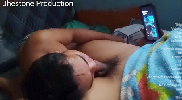 Kinaen ko ang Jolly Hotdog ni BF habang Tulog at While Watching Movies Sa Phone.