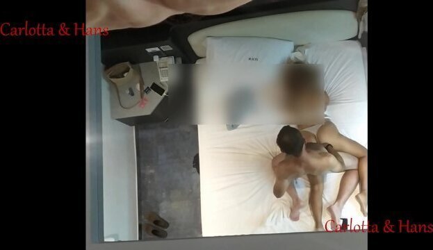 Primer encuentro entre Carlotta y Hans. Milf nerviosa quiere ser modelo. Probando sus habilidades. P