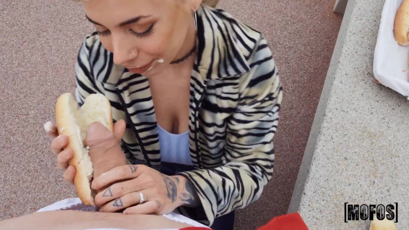 Lavishly tattooed bimbo with natural gets boned