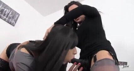 Sexy Milf fucks tranny wanks hard