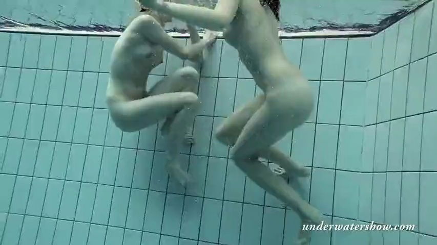 Loris Okunewa lesbians swimming underwater
