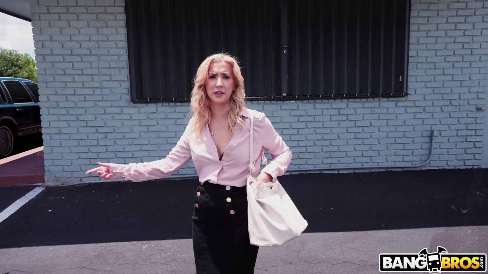 Business lady Lilith Moaningstar gets picked fucked balls deep