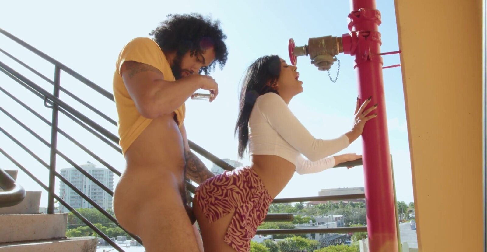 Brunette Venus Vera enjoys while being fucked hard